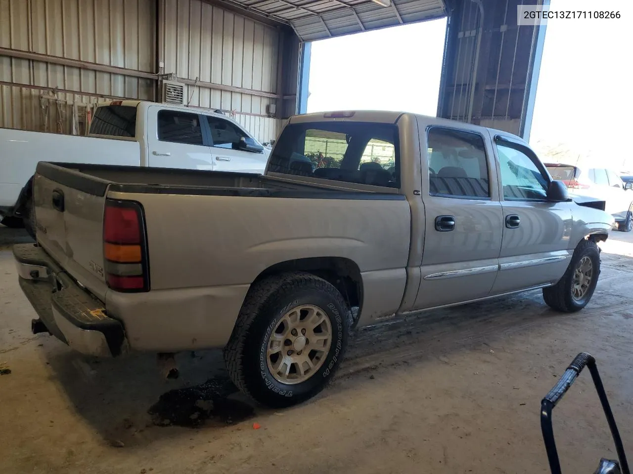 2007 GMC New Sierra C1500 VIN: 2GTEC13Z171108266 Lot: 70427814