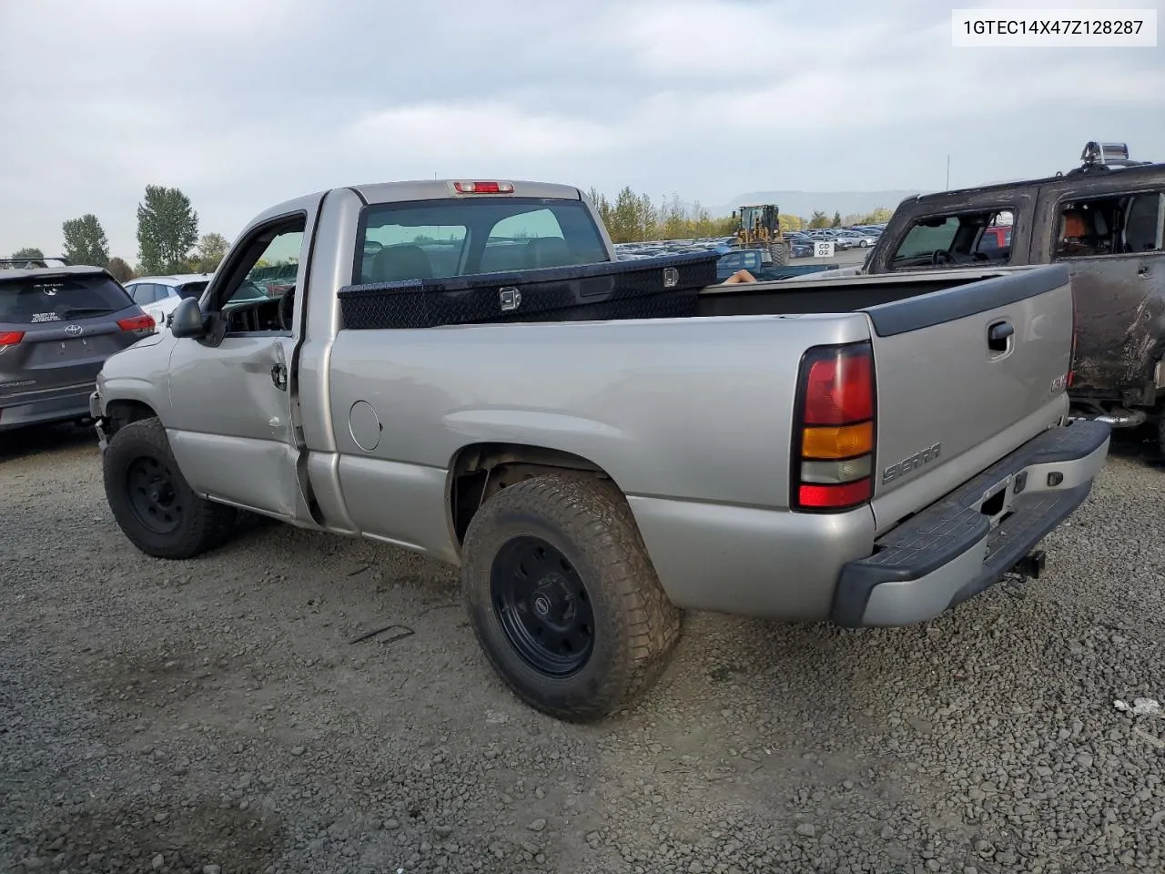 2007 GMC New Sierra C1500 Classic VIN: 1GTEC14X47Z128287 Lot: 75410074