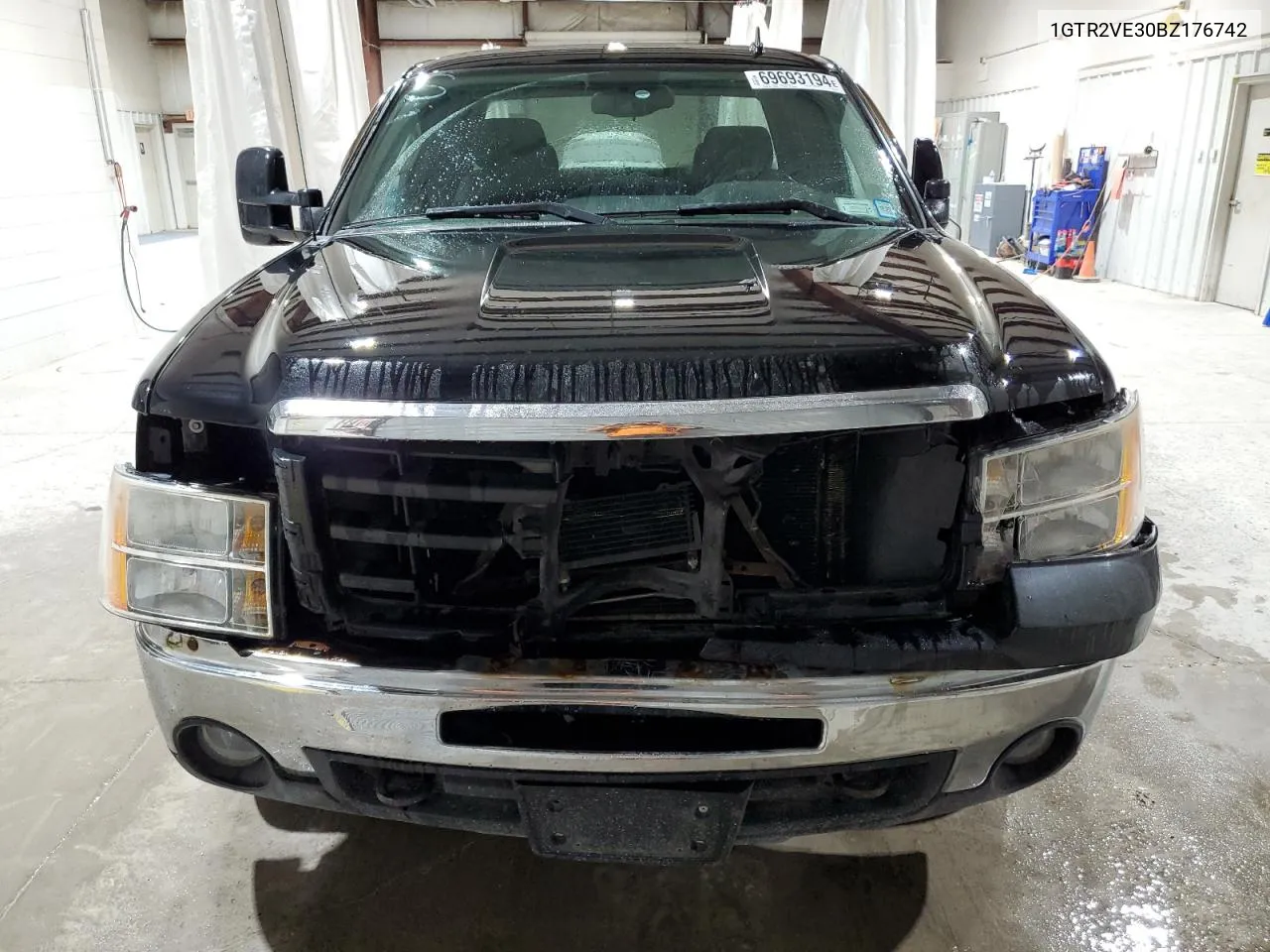 1GTR2VE30BZ176742 2011 GMC Sierra K1500 Sle