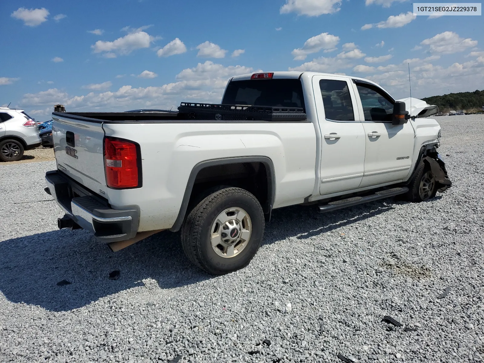 1GT21SEG2JZ229378 2018 GMC Sierra C2500 Sle