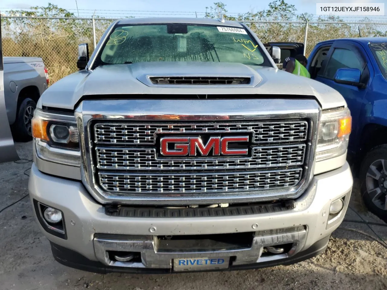 2018 GMC Sierra K2500 Denali VIN: 1GT12UEYXJF158946 Lot: 75766984