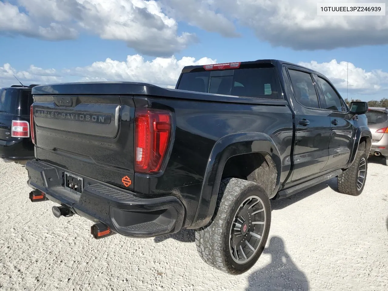 1GTUUEEL3PZ246939 2023 GMC Sierra K1500 At4