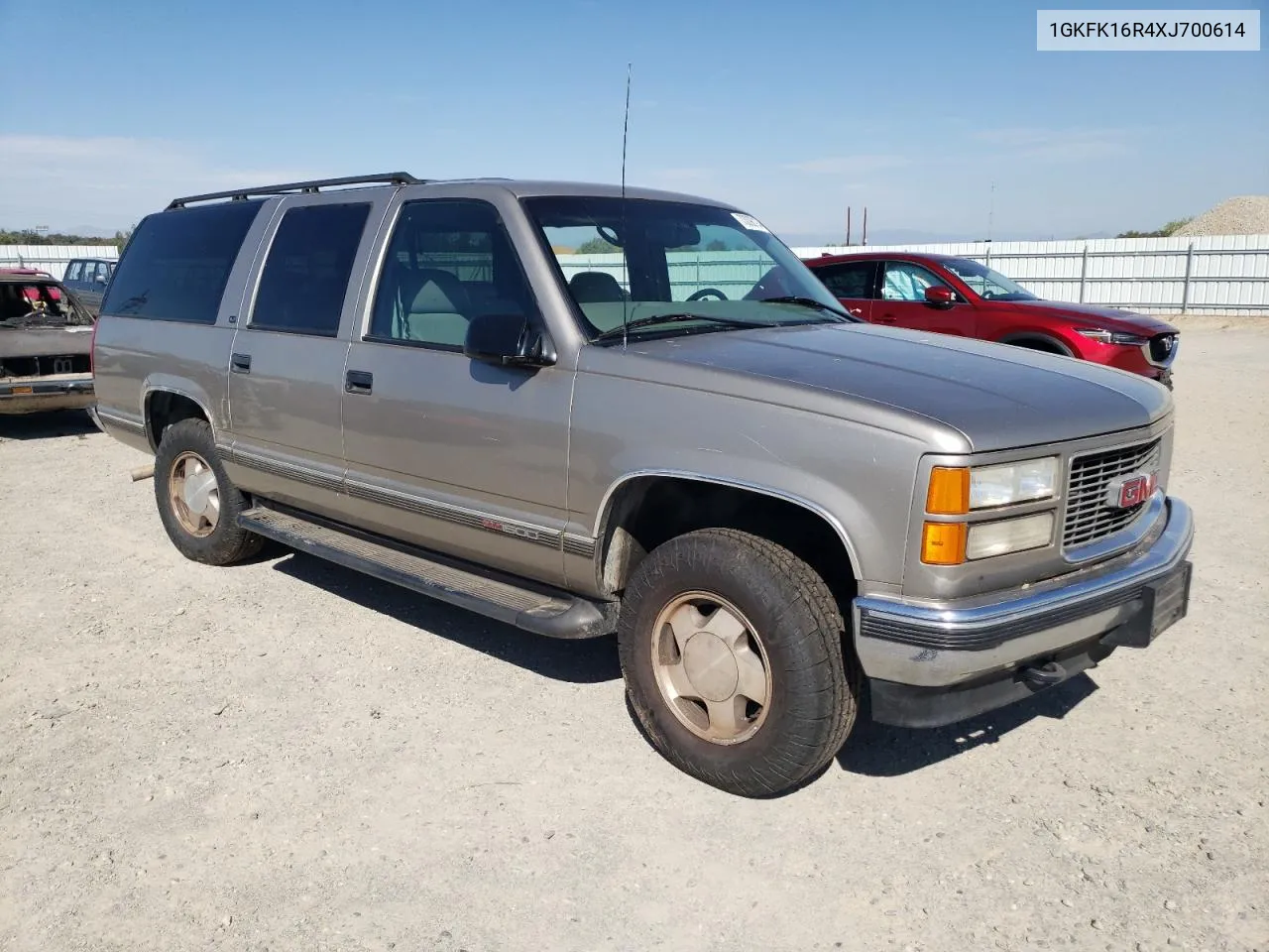 1999 GMC Suburban K1500 VIN: 1GKFK16R4XJ700614 Lot: 73090184