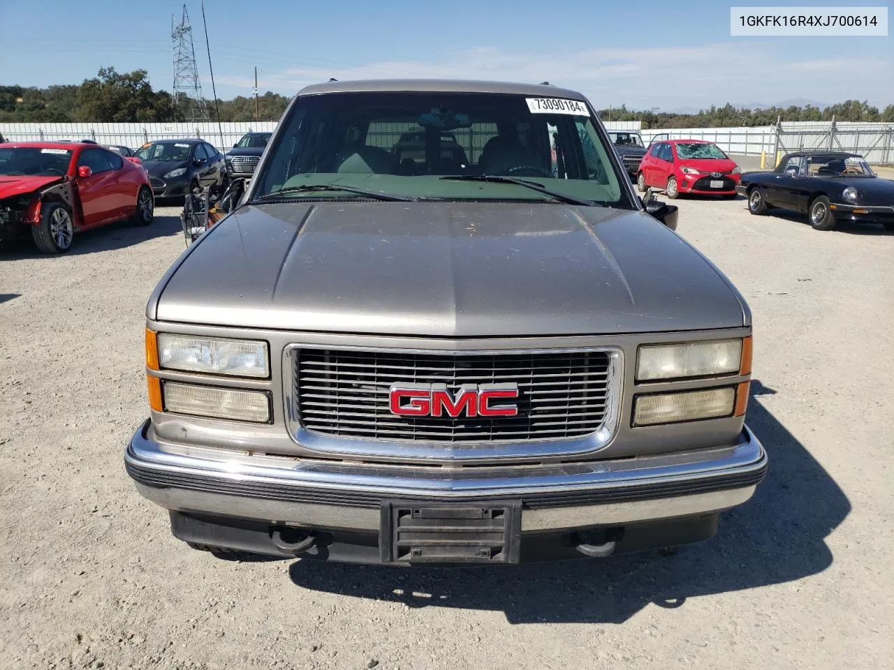 1999 GMC Suburban K1500 VIN: 1GKFK16R4XJ700614 Lot: 73090184