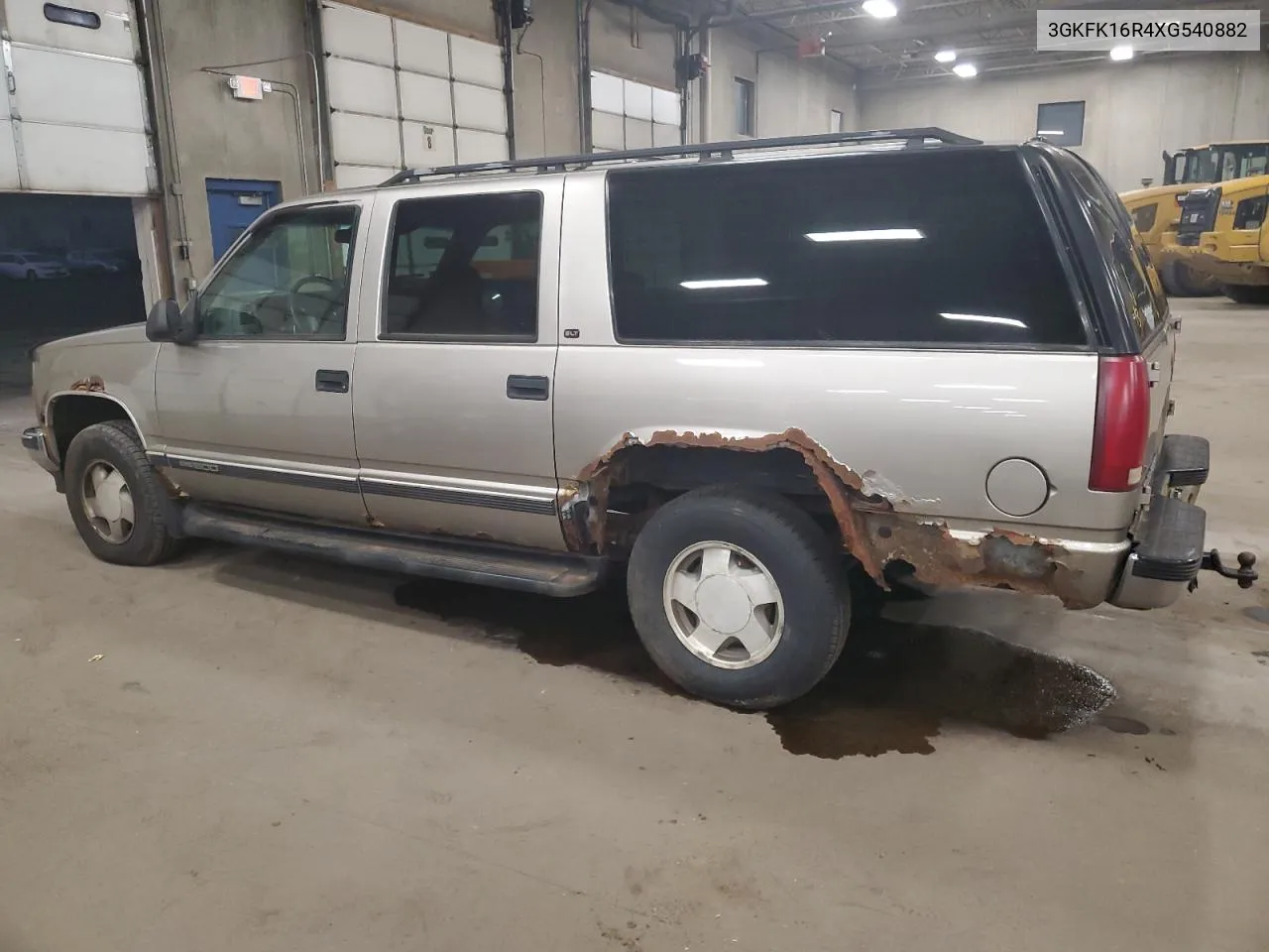 1999 GMC Suburban K1500 VIN: 3GKFK16R4XG540882 Lot: 80780884