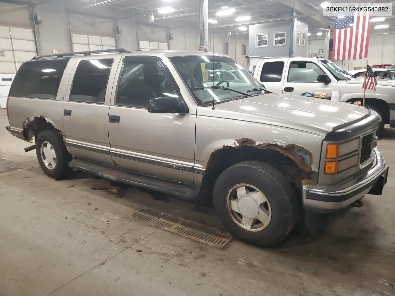 1999 GMC Suburban K1500 VIN: 3GKFK16R4XG540882 Lot: 80780884