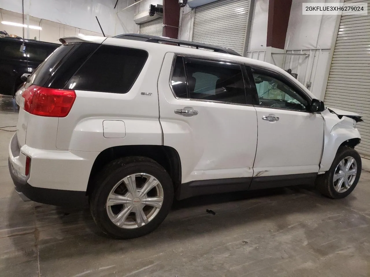 2GKFLUE3XH6279024 2017 GMC Terrain Slt