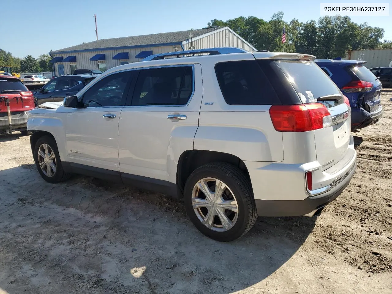 2GKFLPE36H6237127 2017 GMC Terrain Slt