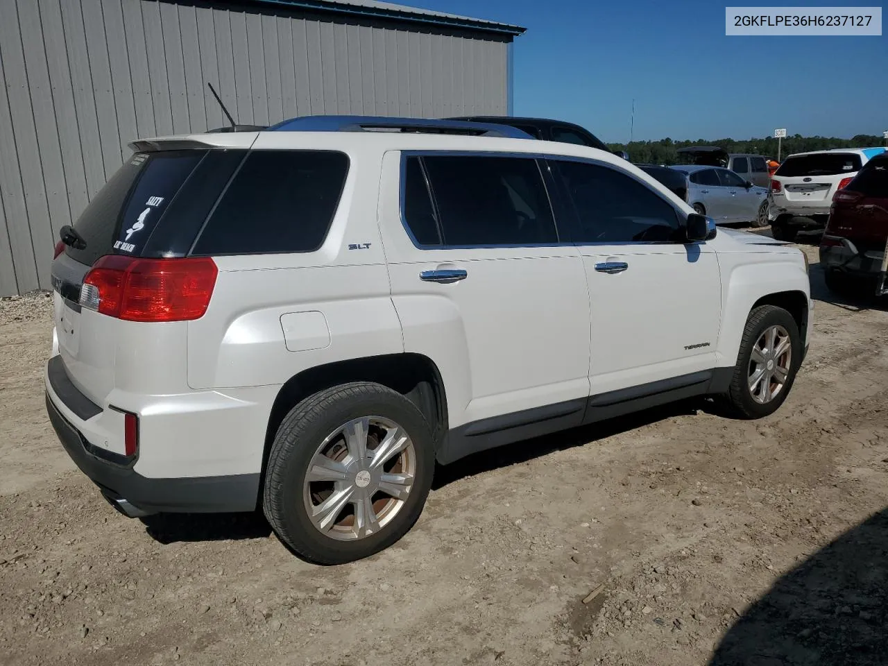 2GKFLPE36H6237127 2017 GMC Terrain Slt