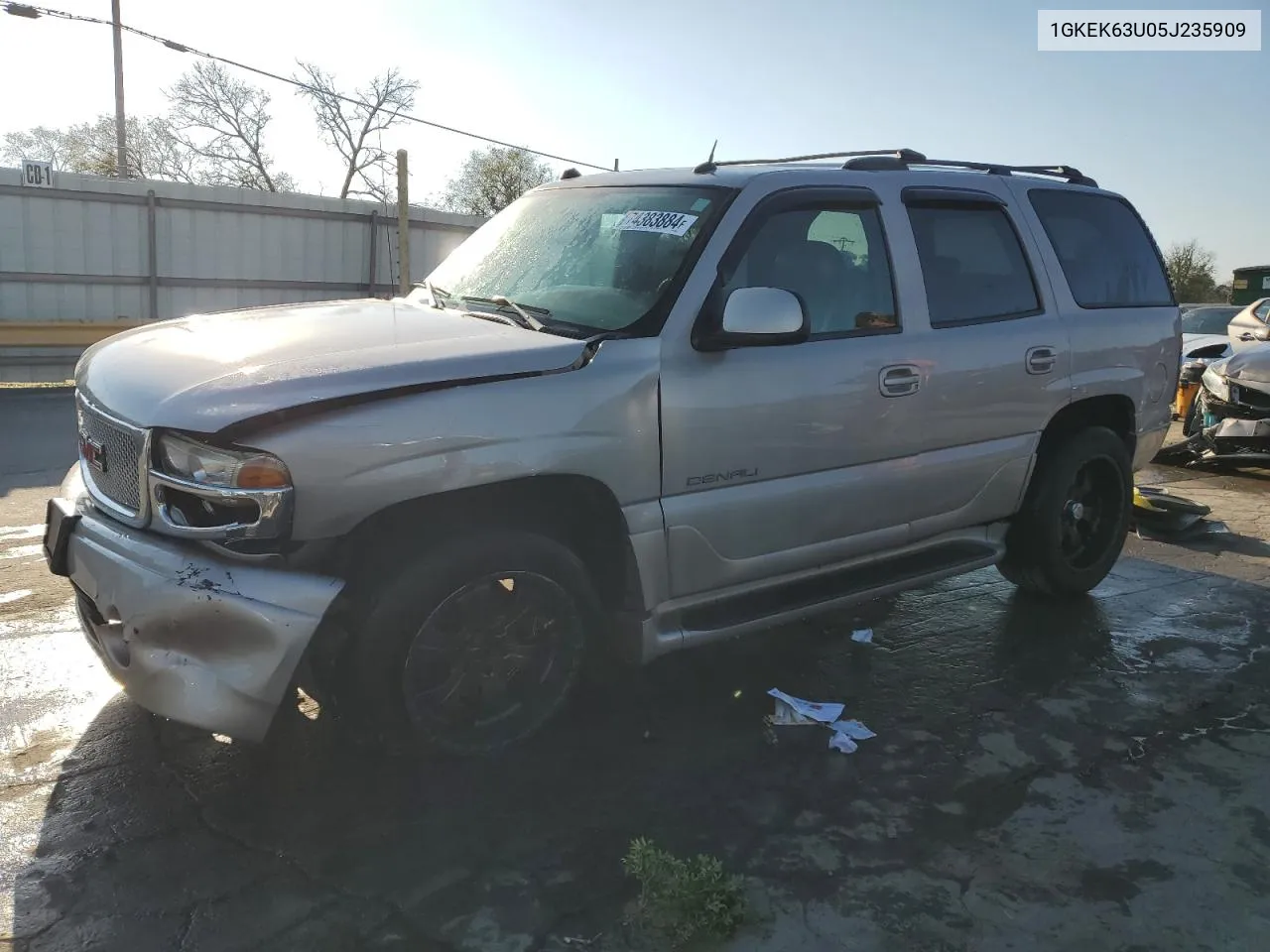 2005 GMC Yukon Denali VIN: 1GKEK63U05J235909 Lot: 74383884