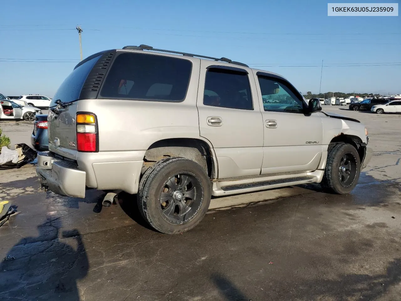 2005 GMC Yukon Denali VIN: 1GKEK63U05J235909 Lot: 74383884