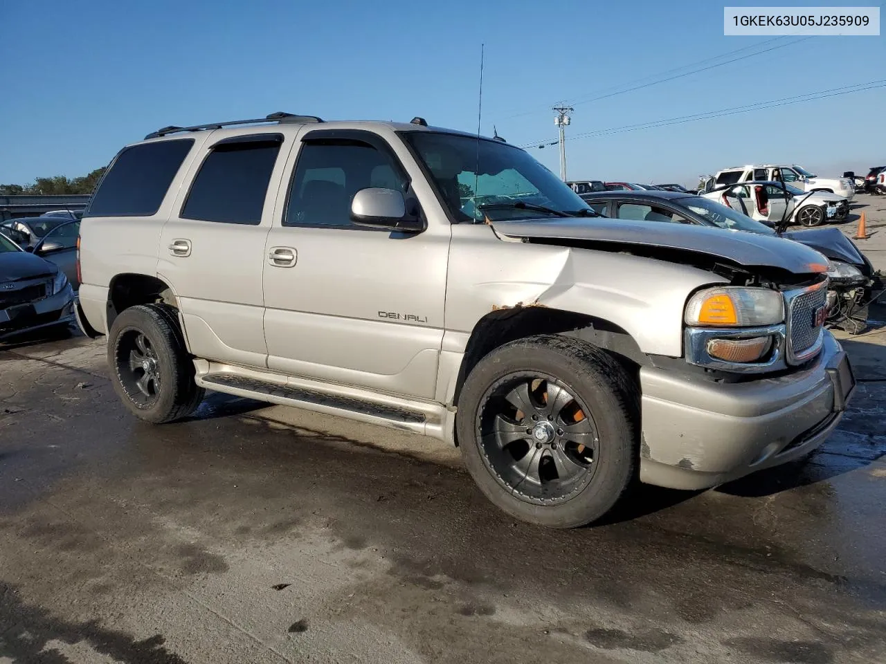 2005 GMC Yukon Denali VIN: 1GKEK63U05J235909 Lot: 74383884