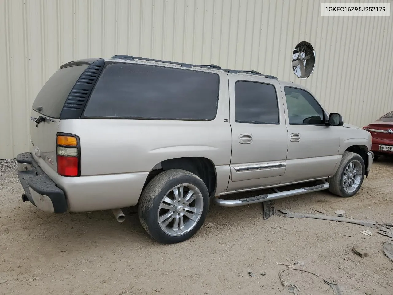 2005 GMC Yukon Xl C1500 VIN: 1GKEC16Z95J252179 Lot: 74802404