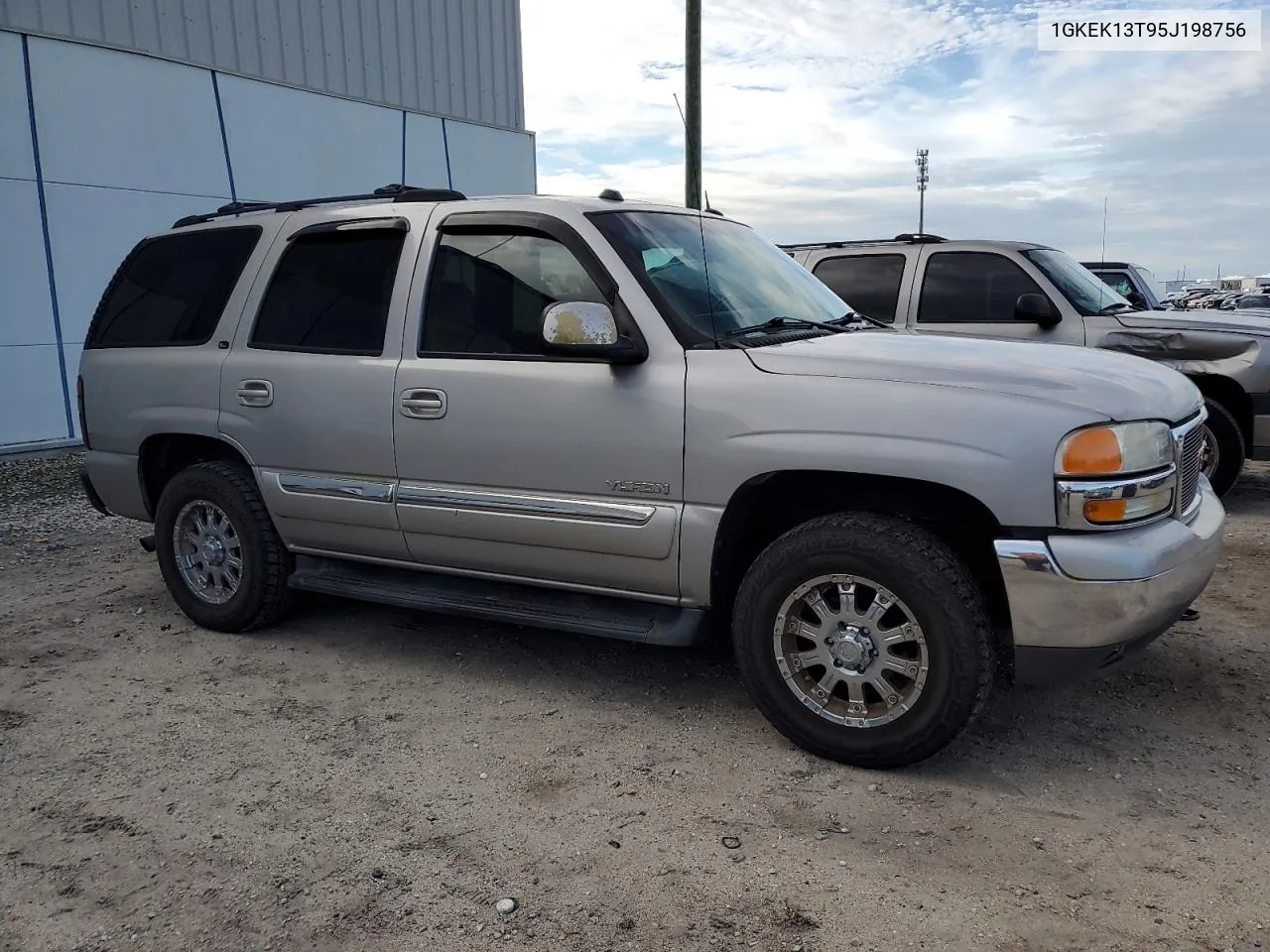 2005 GMC Yukon VIN: 1GKEK13T95J198756 Lot: 75024854