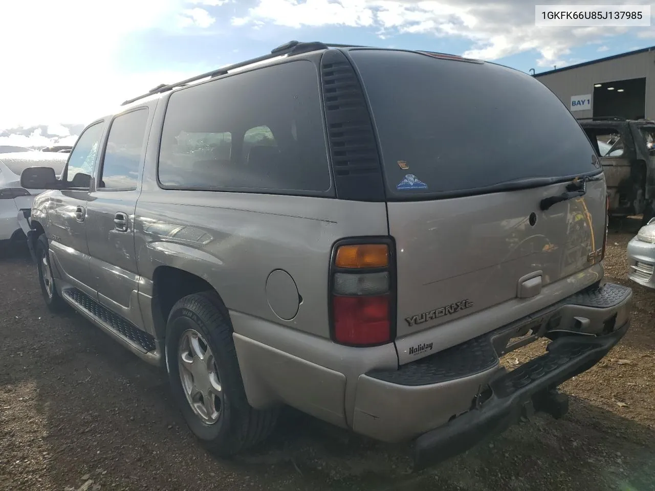 2005 GMC Yukon Xl Denali VIN: 1GKFK66U85J137985 Lot: 75710544