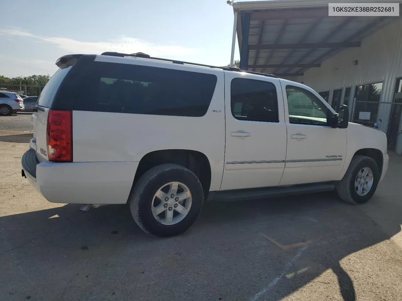 2011 GMC Yukon Xl K1500 Slt VIN: 1GKS2KE38BR252681 Lot: 68542114