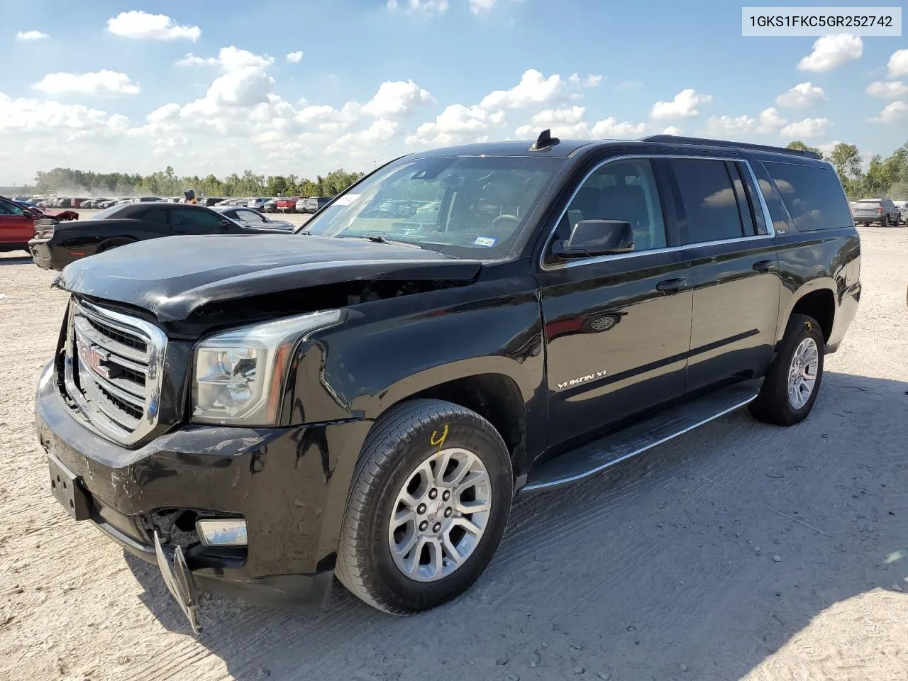 2016 GMC Yukon Xl C1500 Sle VIN: 1GKS1FKC5GR252742 Lot: 77618964