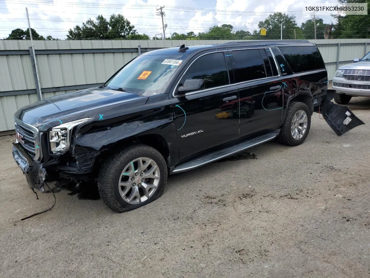 2017 GMC Yukon Xl C1500 Sle VIN: 1GKS1FKCXHR353230 Lot: 61041154