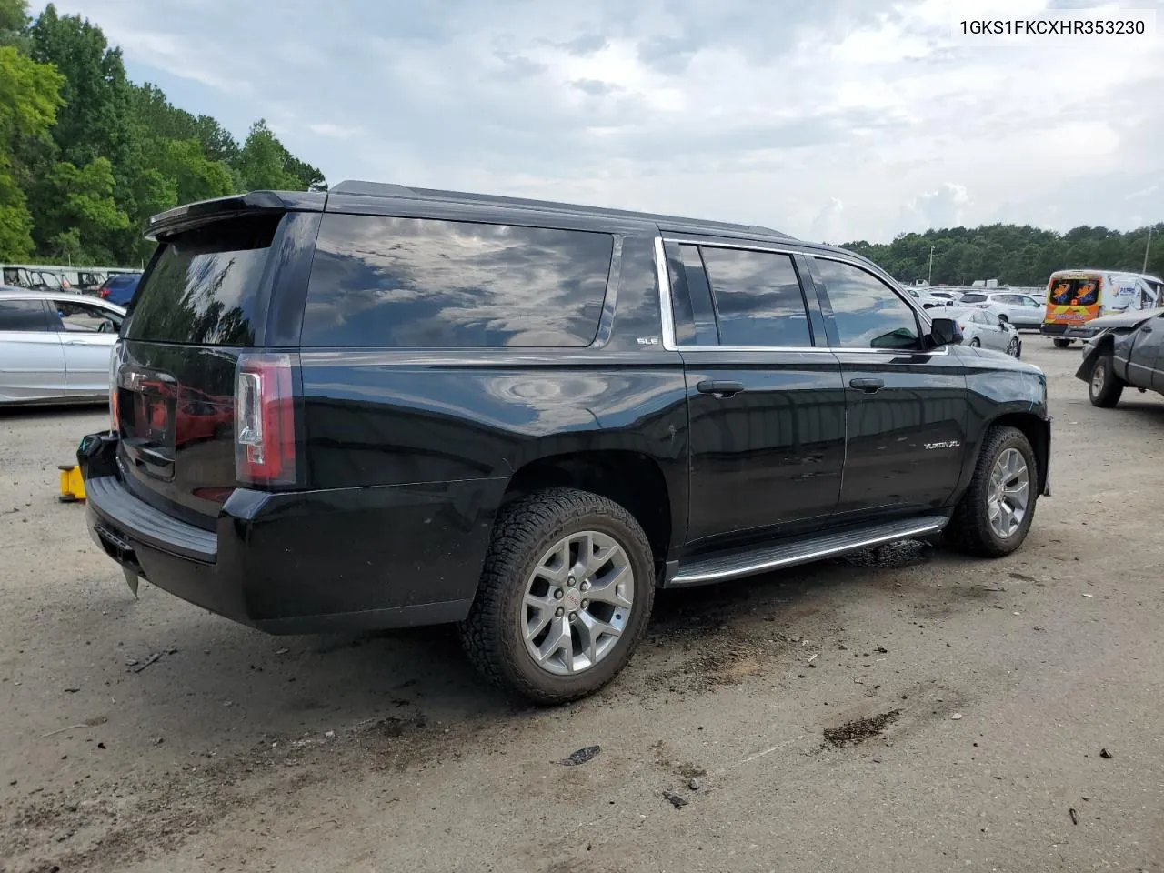 2017 GMC Yukon Xl C1500 Sle VIN: 1GKS1FKCXHR353230 Lot: 61041154