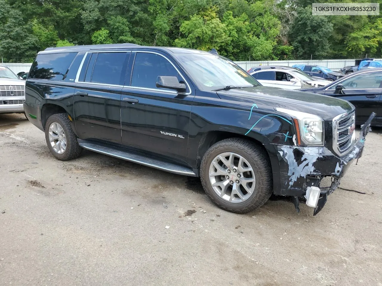 2017 GMC Yukon Xl C1500 Sle VIN: 1GKS1FKCXHR353230 Lot: 61041154