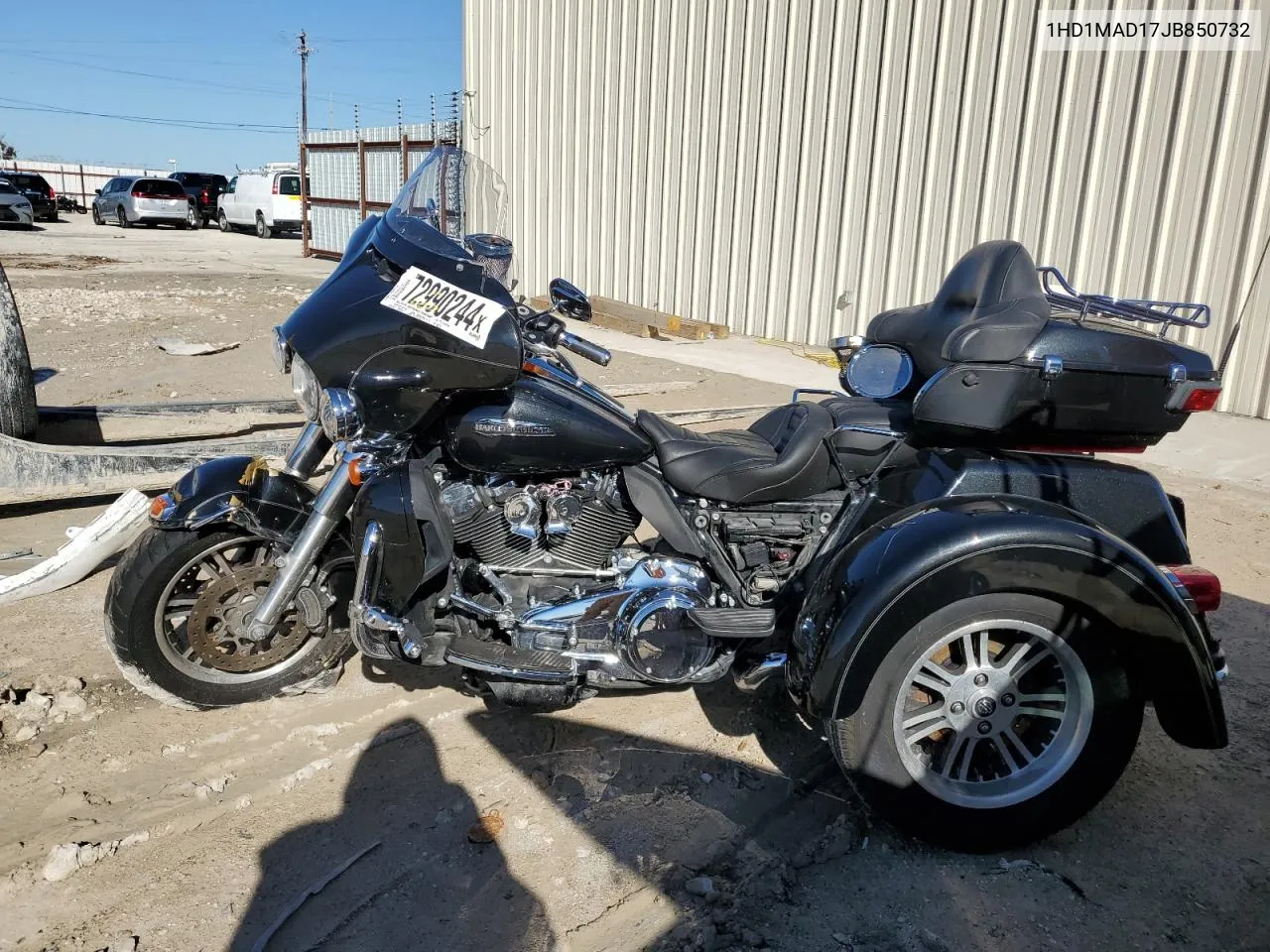 2018 Harley-Davidson Flhtcutg Tri Glide Ultra VIN: 1HD1MAD17JB850732 Lot: 80970754