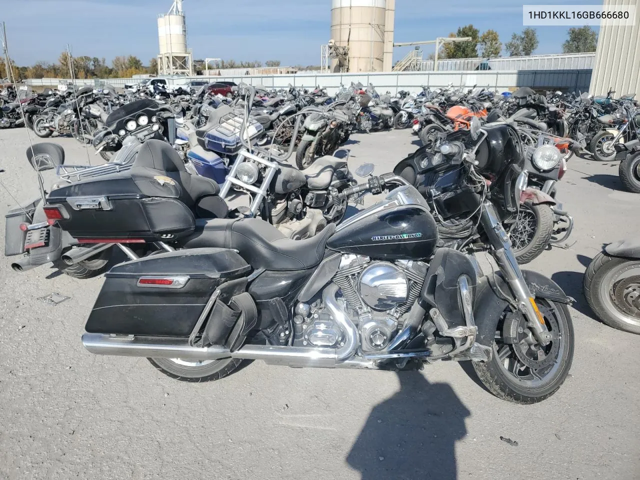 2016 Harley-Davidson Flhtkl Ultra Limited Low VIN: 1HD1KKL16GB666680 Lot: 76828754