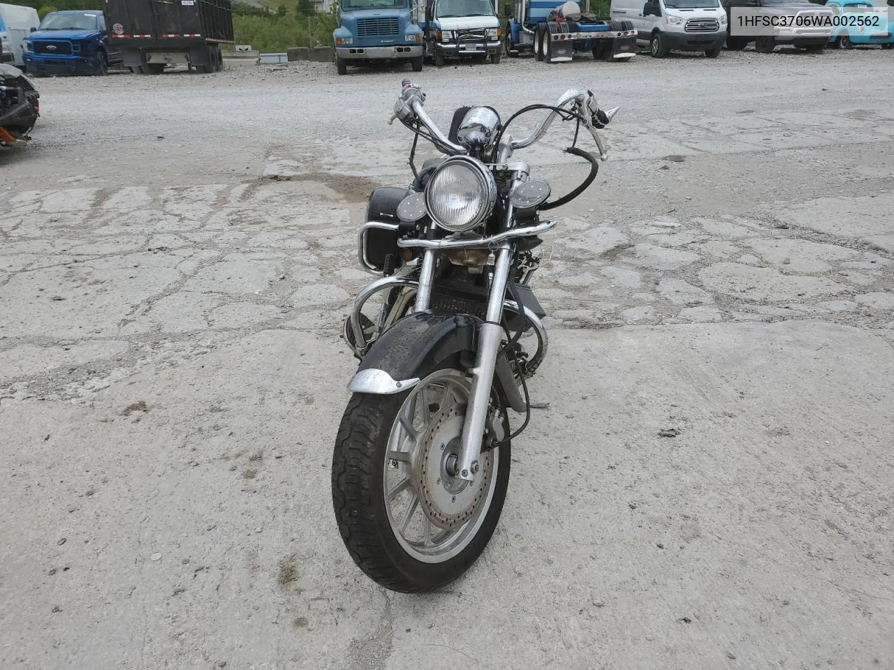 1998 Honda Vt1100 Ct VIN: 1HFSC3706WA002562 Lot: 64163734