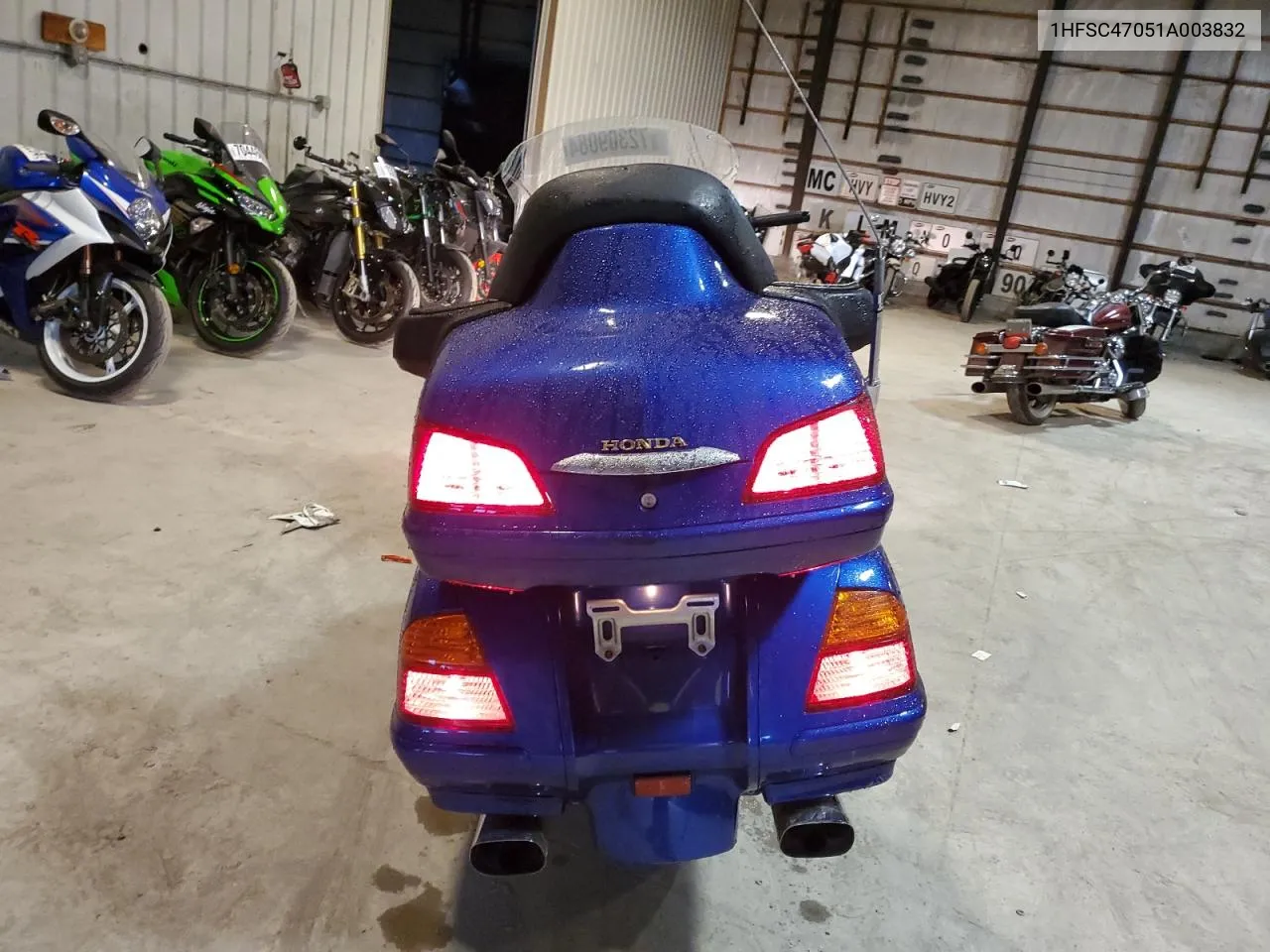 2001 Honda Gl1800 VIN: 1HFSC47051A003832 Lot: 72309084