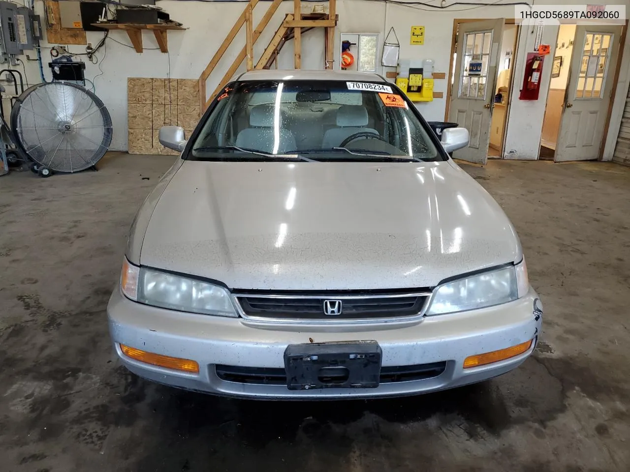 1996 Honda Accord Dx 25Th Anniversary VIN: 1HGCD5689TA092060 Lot: 70708234