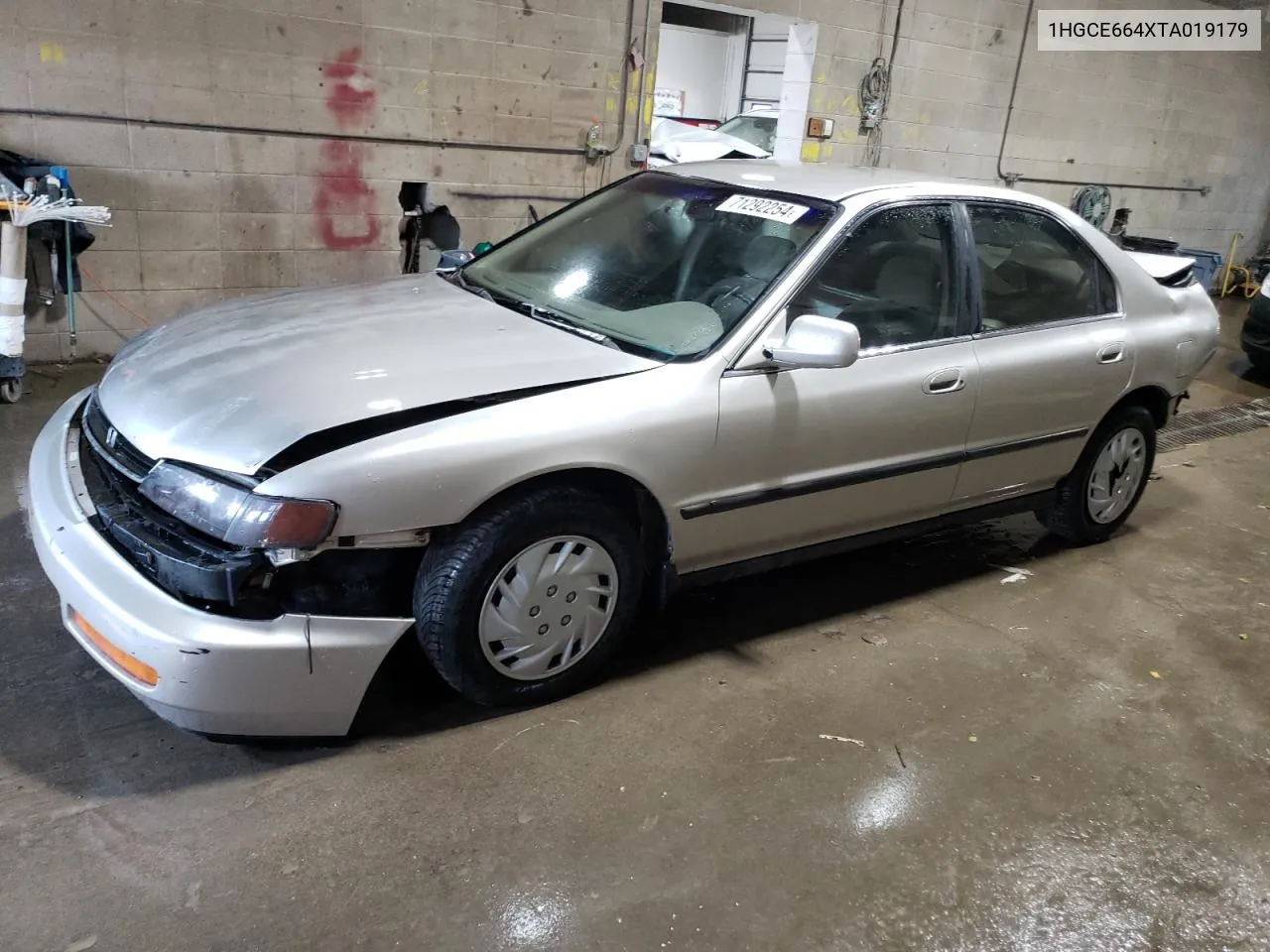 1996 Honda Accord Lx VIN: 1HGCE664XTA019179 Lot: 71292254