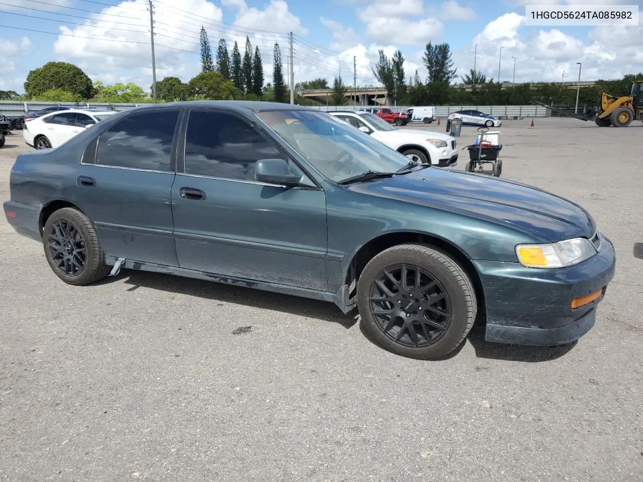 1996 Honda Accord Dx VIN: 1HGCD5624TA085982 Lot: 80004704