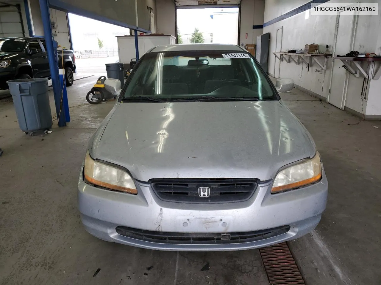 1HGCG5641WA162160 1998 Honda Accord Lx