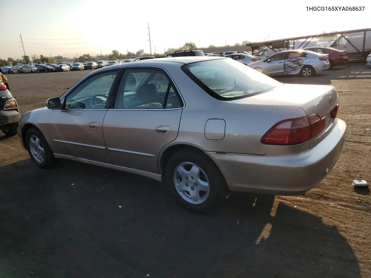 1HGCG165XYA068637 2000 Honda Accord Ex