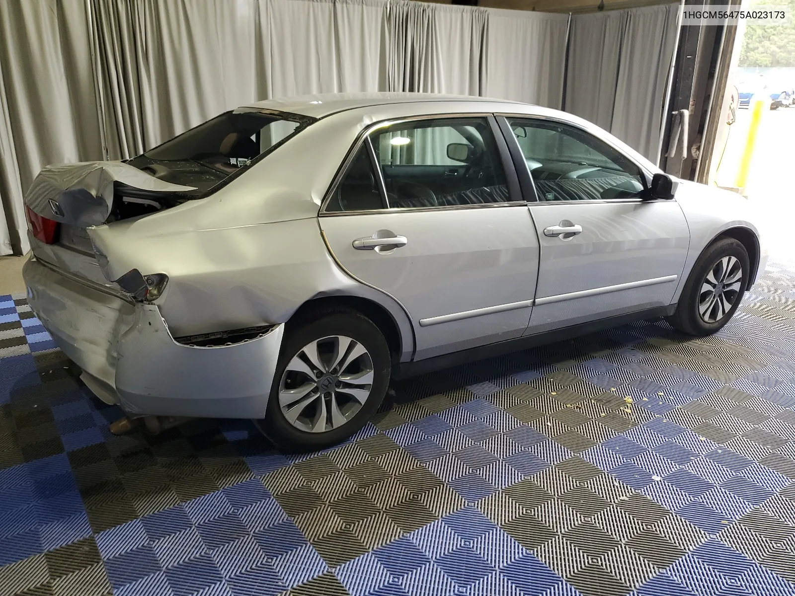 1HGCM56475A023173 2005 Honda Accord Lx