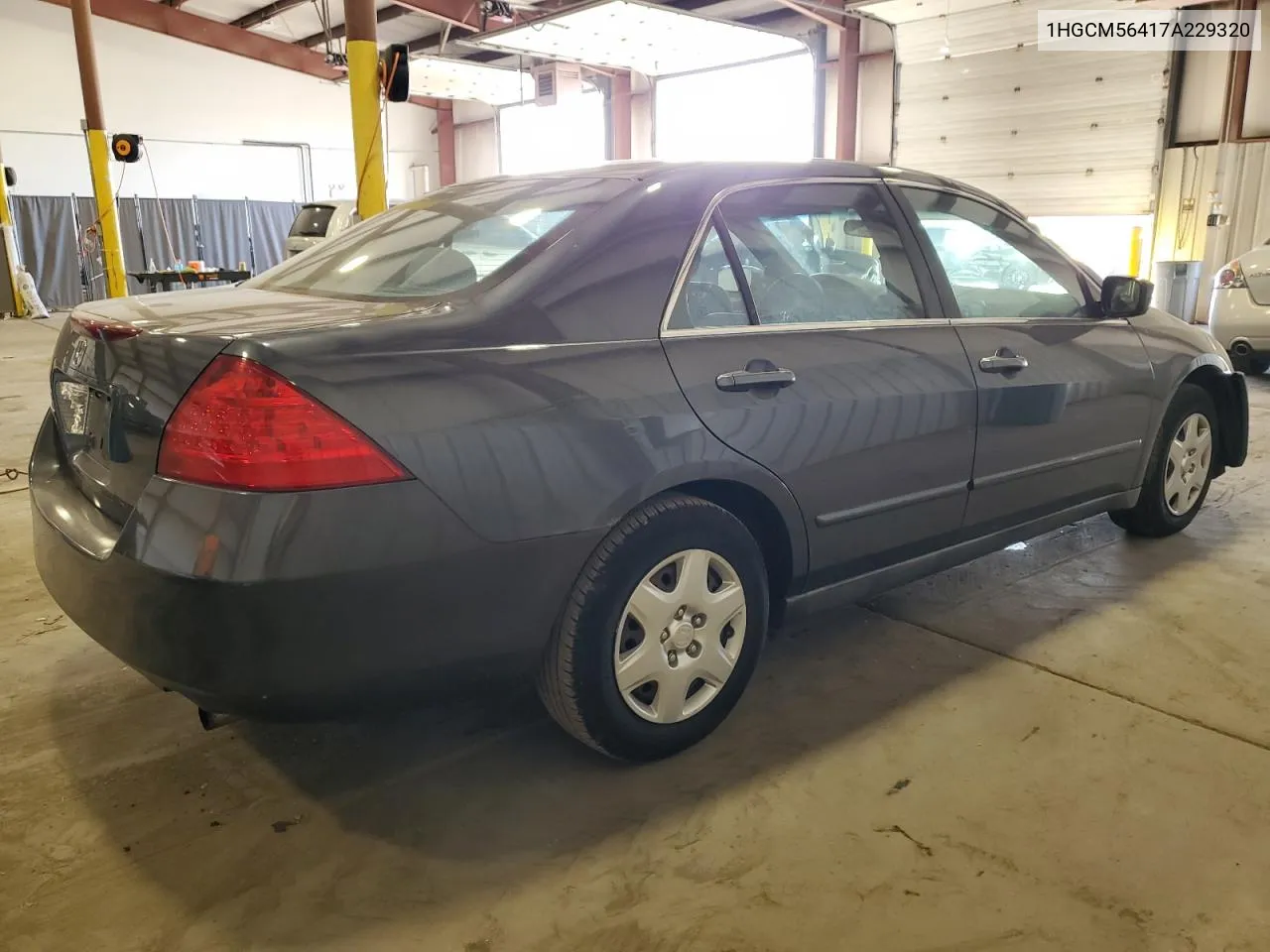 2007 Honda Accord Lx VIN: 1HGCM56417A229320 Lot: 76978694