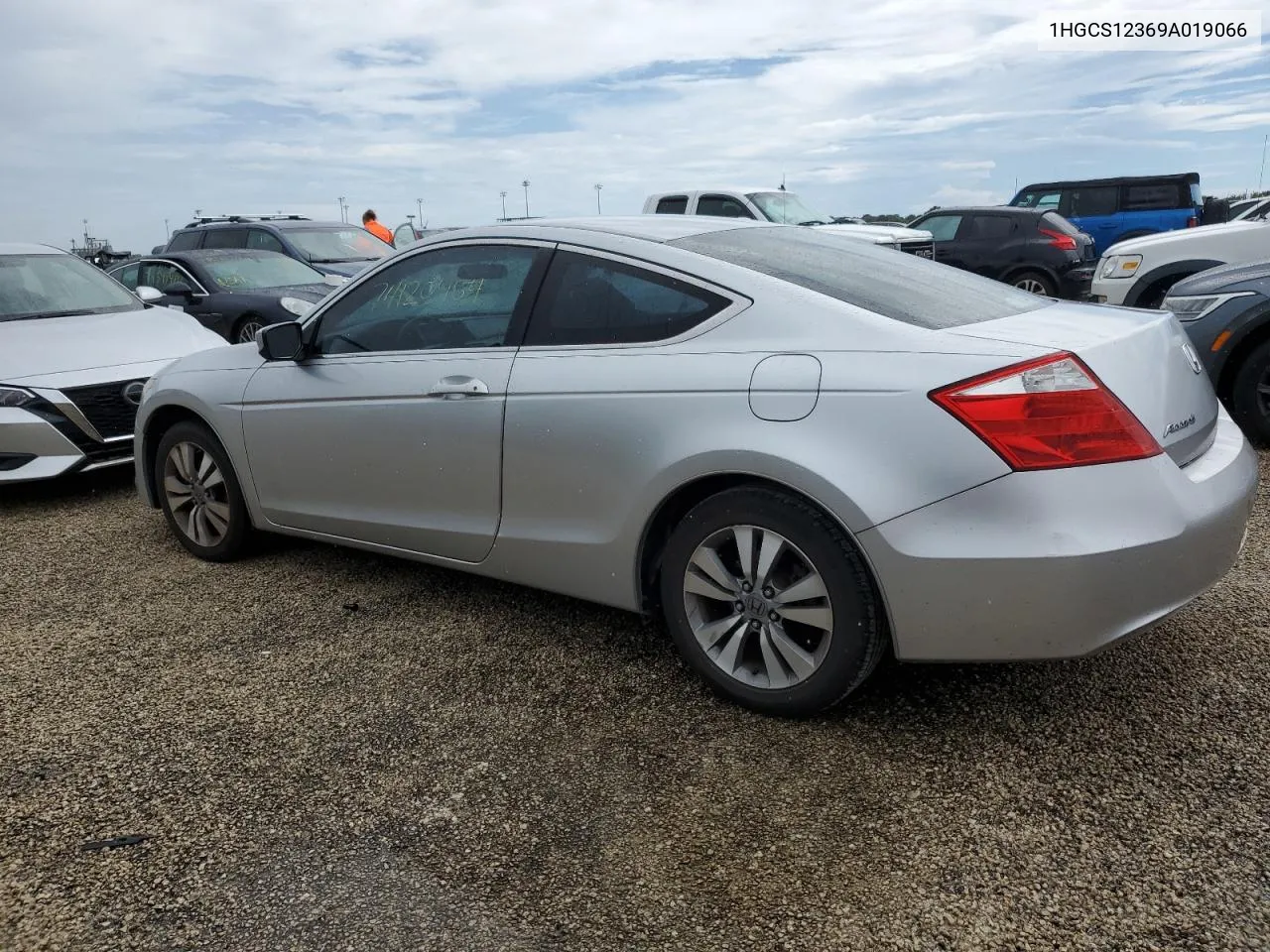 2009 Honda Accord Lx VIN: 1HGCS12369A019066 Lot: 74120454