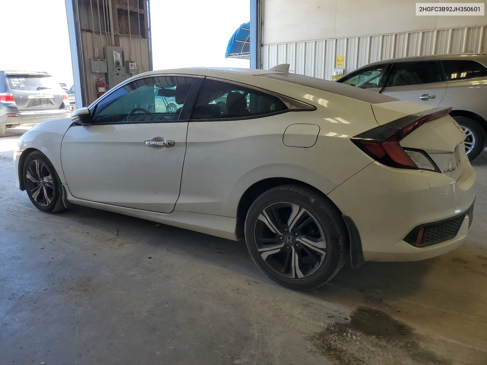 2018 Honda Civic Touring VIN: 2HGFC3B92JH350601 Lot: 66619754