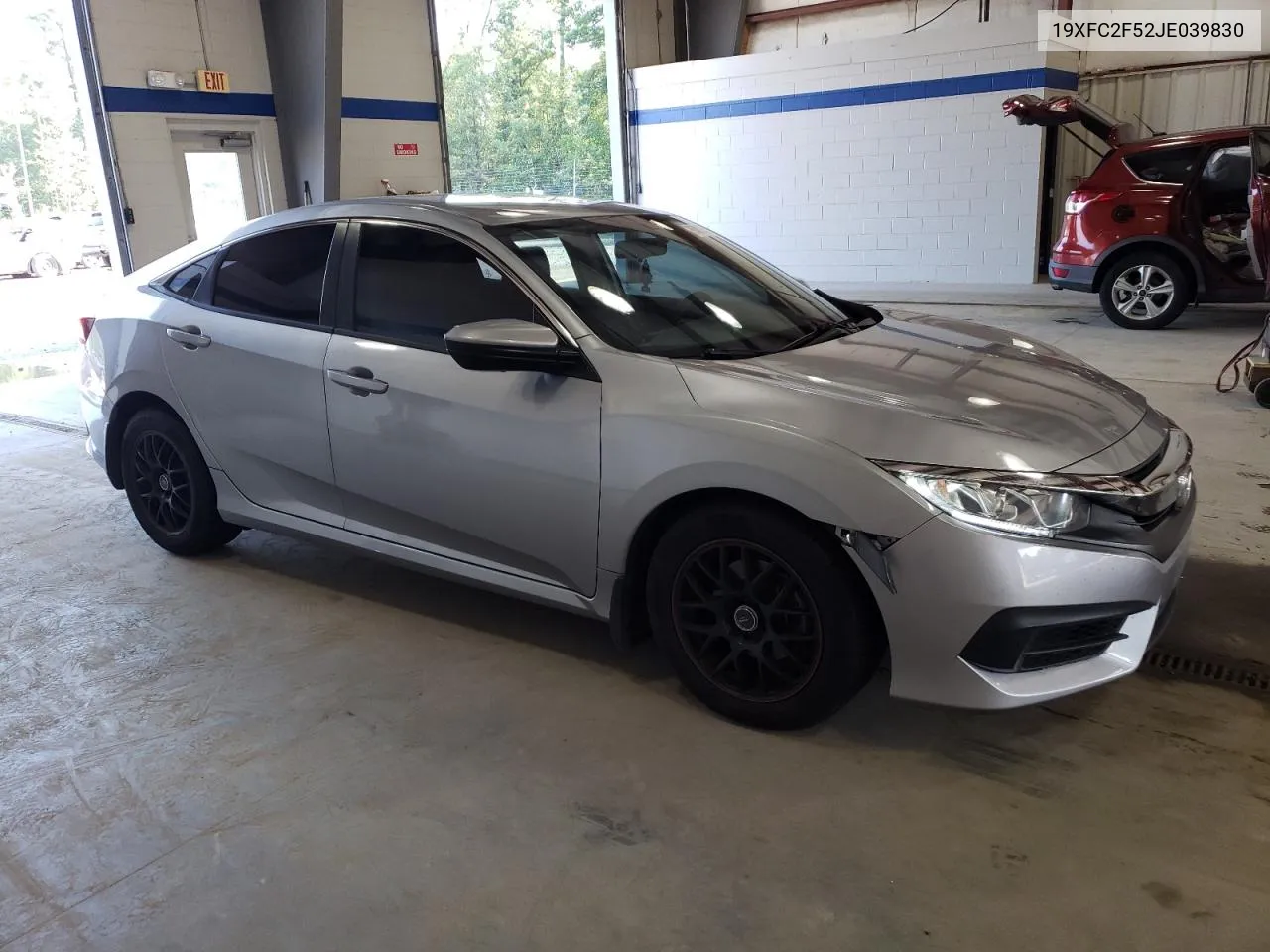 19XFC2F52JE039830 2018 Honda Civic Lx