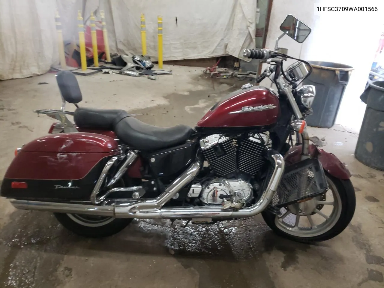 1HFSC3709WA001566 1998 Honda Vt1100 Ct