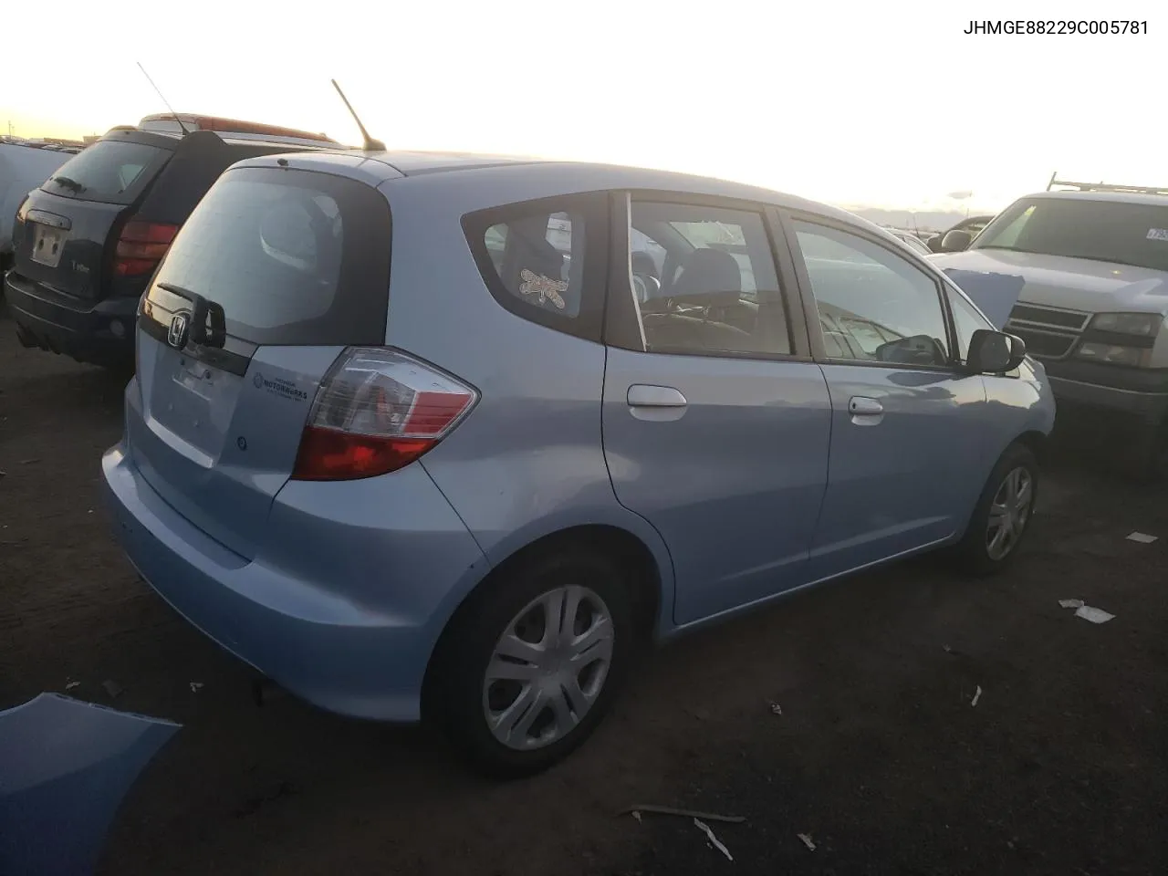 2009 Honda Fit VIN: JHMGE88229C005781 Lot: 81354664