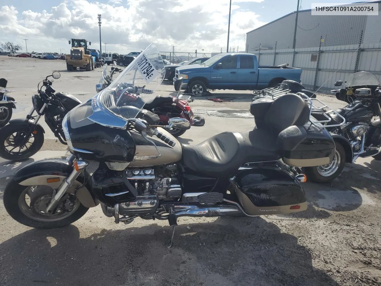 1HFSC41091A200754 2001 Honda Gl1500 Cf