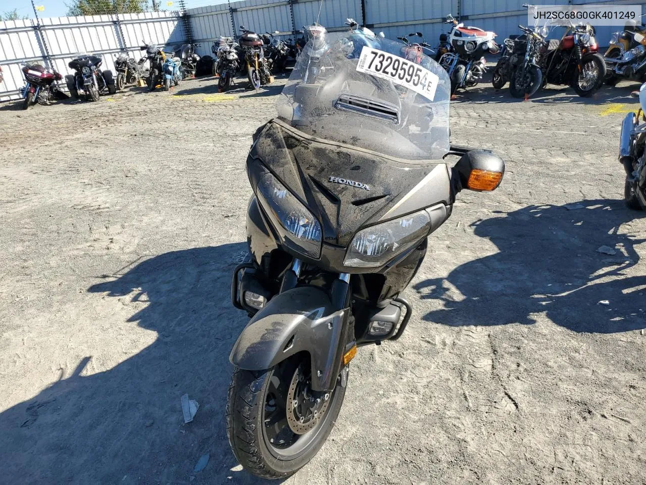 JH2SC68G0GK401249 2016 Honda Gl1800