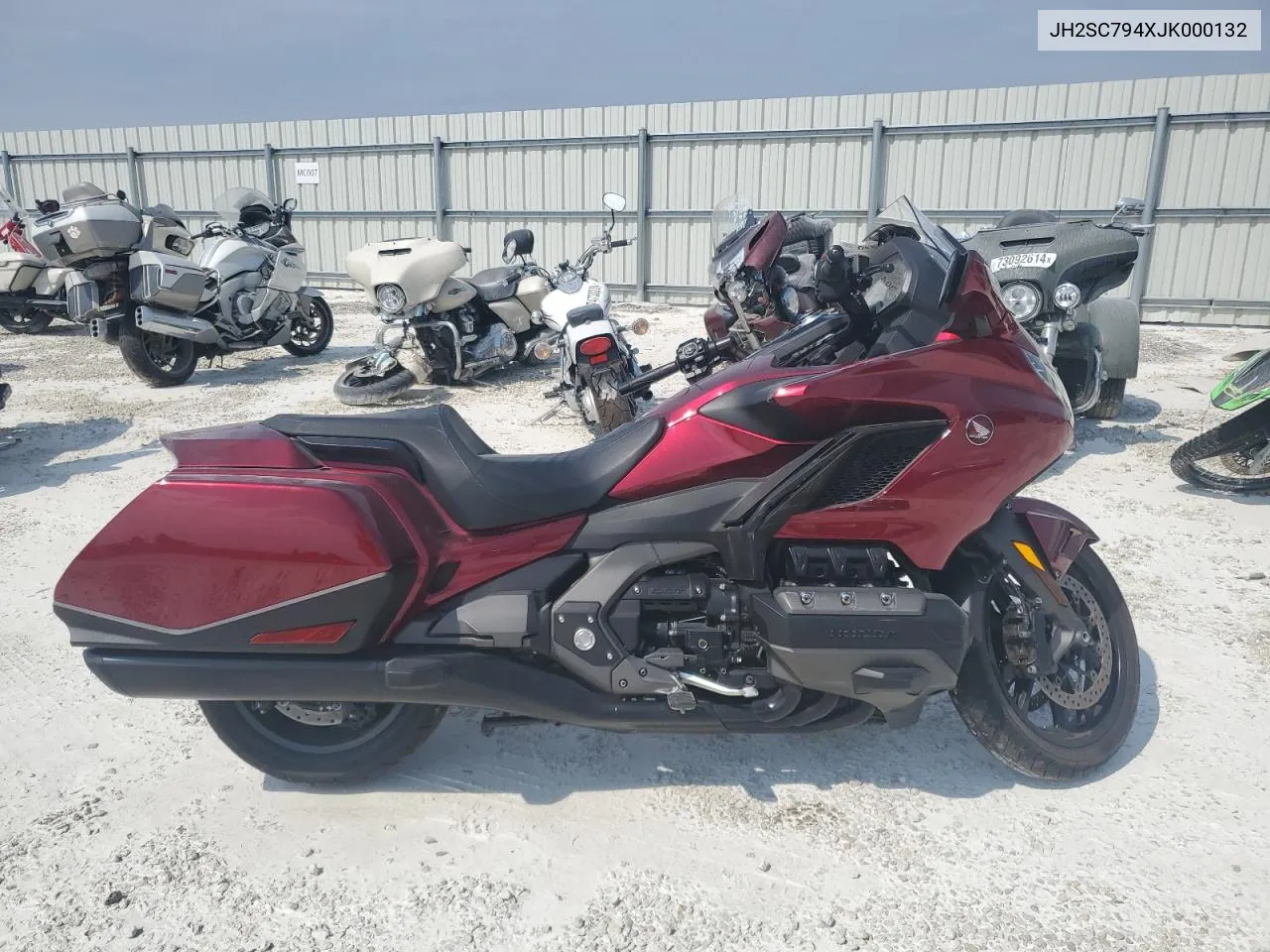 2018 Honda Gl1800 B VIN: JH2SC794XJK000132 Lot: 74959174