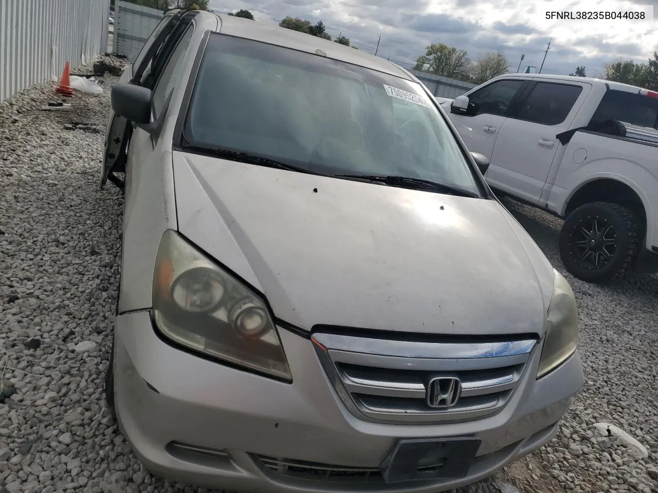 2005 Honda Odyssey Lx VIN: 5FNRL38235B044038 Lot: 75095254