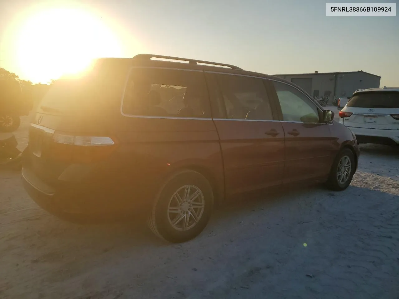 2006 Honda Odyssey Touring VIN: 5FNRL38866B109924 Lot: 76719024