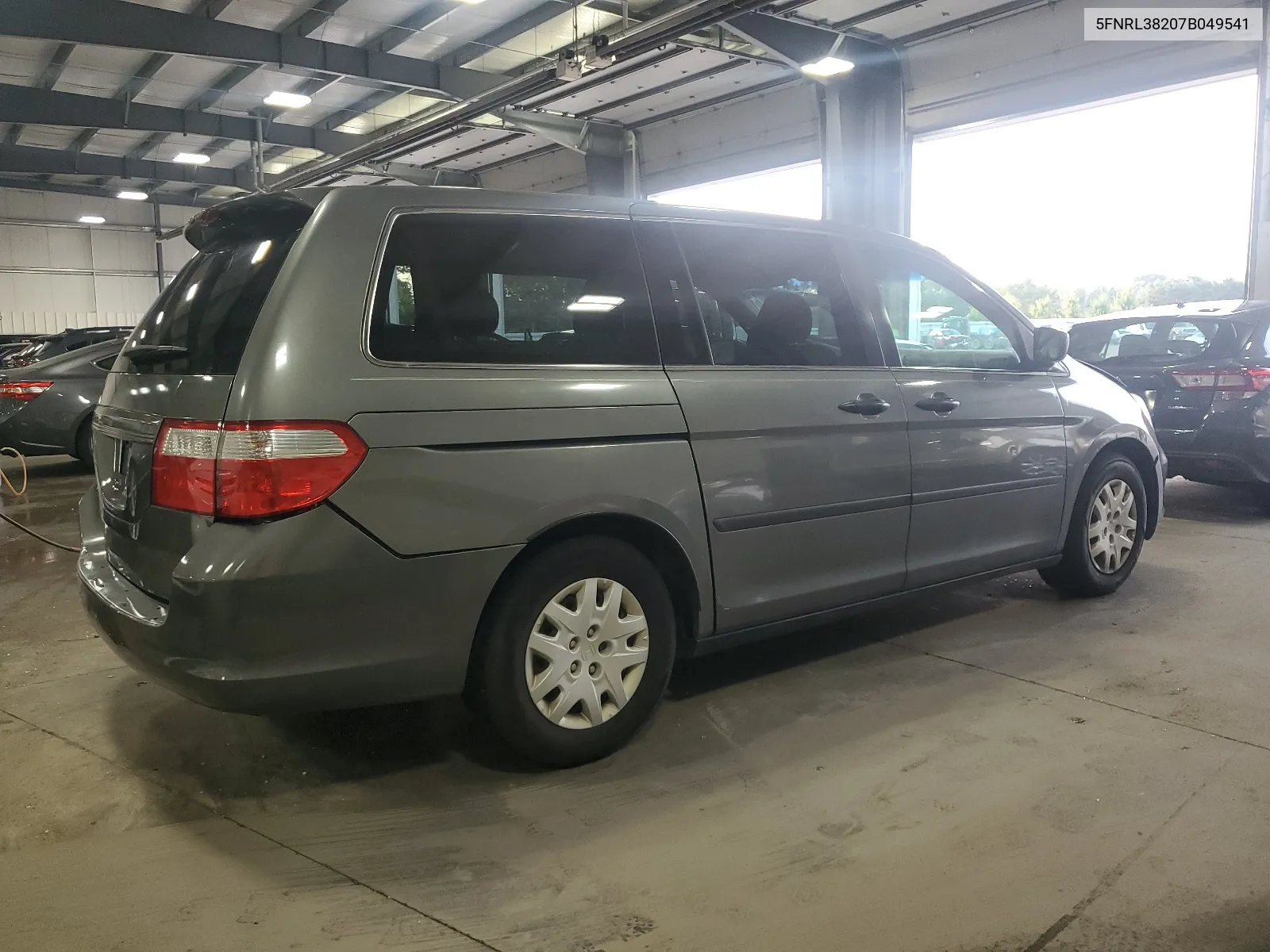 2007 Honda Odyssey Lx VIN: 5FNRL38207B049541 Lot: 67733384