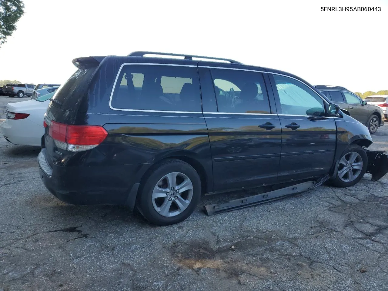 2010 Honda Odyssey Touring VIN: 5FNRL3H95AB060443 Lot: 75219354