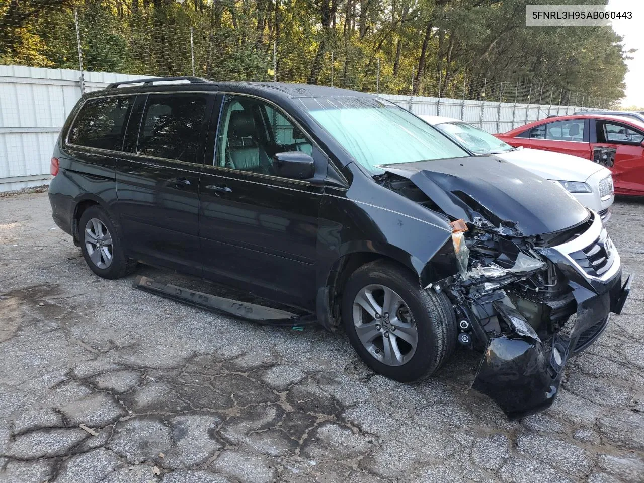 2010 Honda Odyssey Touring VIN: 5FNRL3H95AB060443 Lot: 75219354