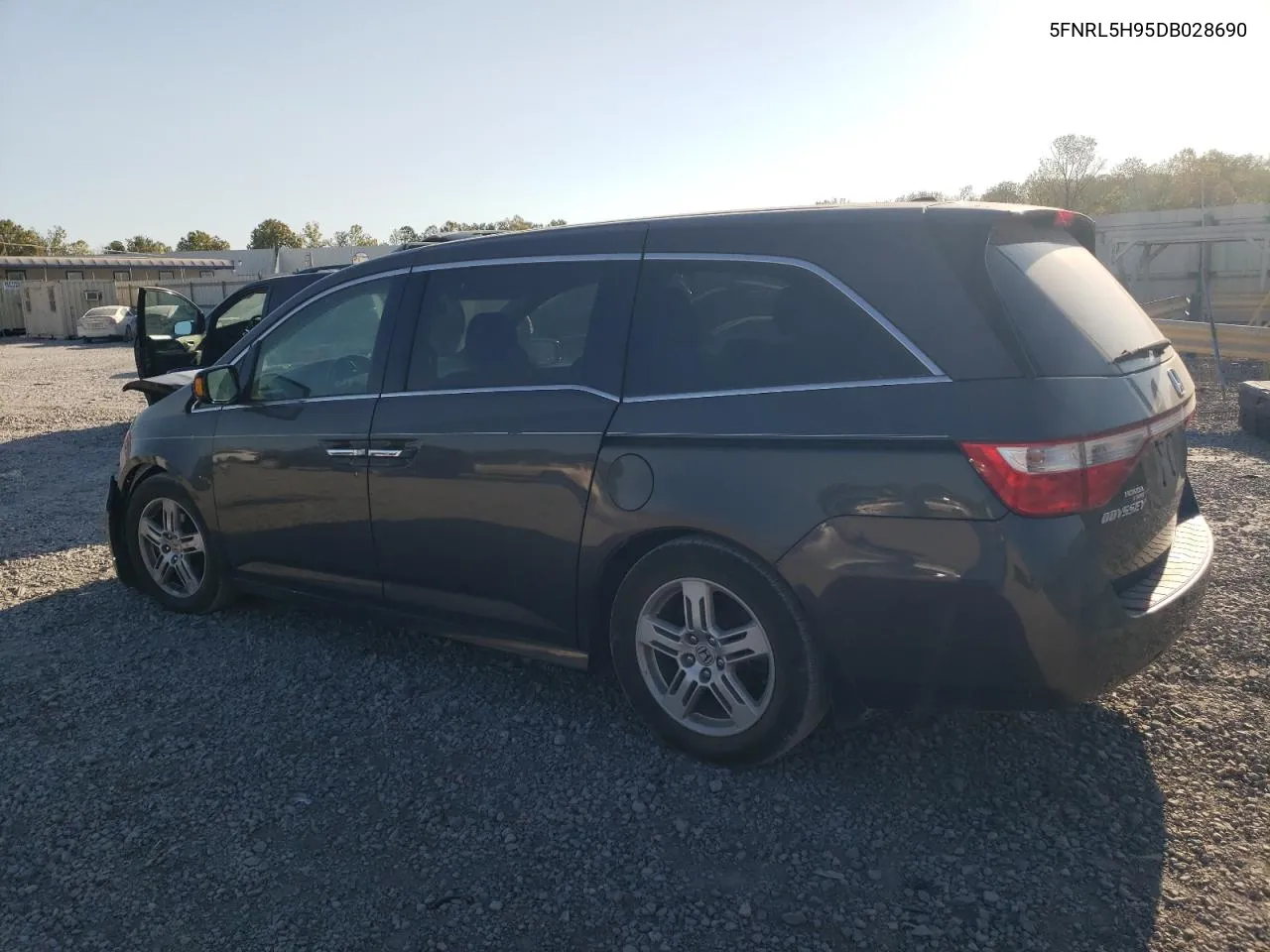 2013 Honda Odyssey Touring VIN: 5FNRL5H95DB028690 Lot: 75670634