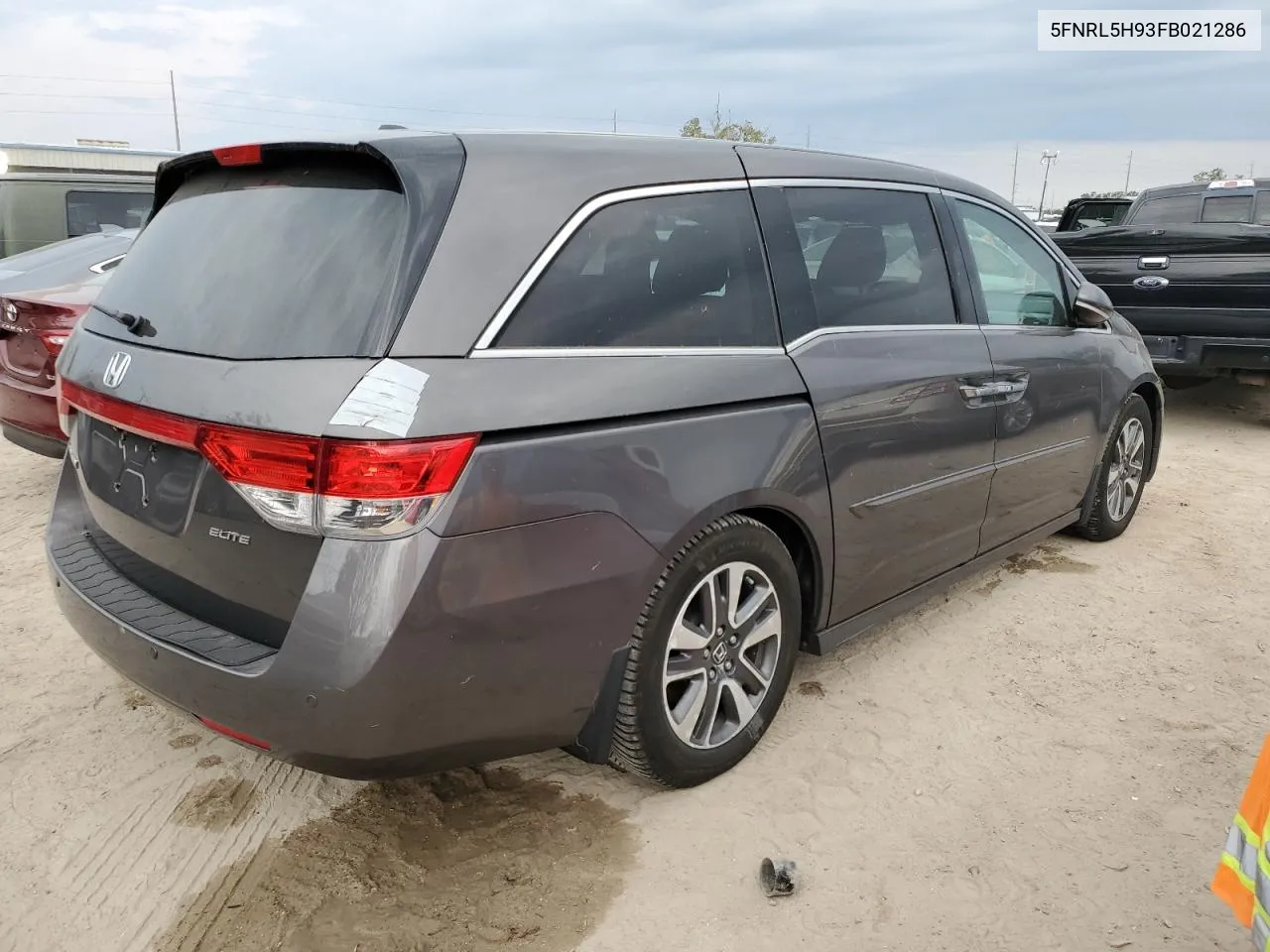 2015 Honda Odyssey Touring VIN: 5FNRL5H93FB021286 Lot: 76593404